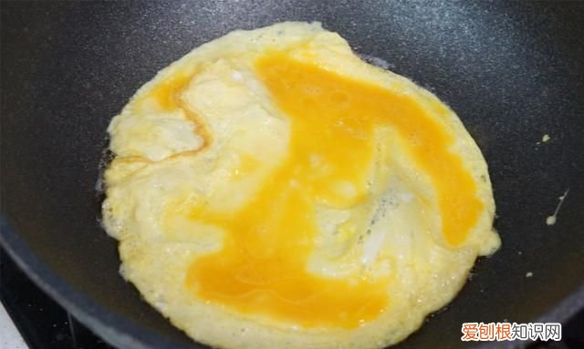 炒木耳总是噼里啪啦炸锅