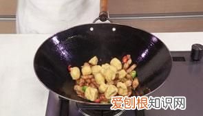 油豆腐怎么炒好吃 家常菜做法,糖尿病人油豆腐酿肉怎么做