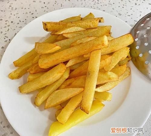 炸土豆创意名字，创意菜名要做一个土豆盒茄盒耦盒三个的拼盘中间放一些自制杂酱面要有创意的名字