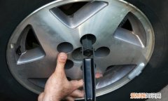 前后轮胎不同品牌可以