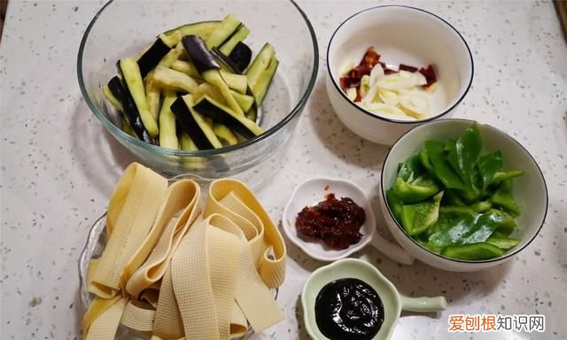 炒茄子不费油还好吃的方法 炒茄子怎么做才不费油