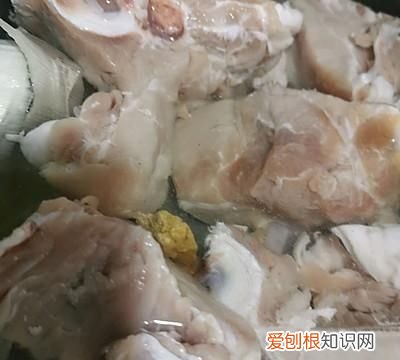 脊骨萝卜汤怎么做好喝,电饭煲炖脊骨萝卜汤的做法