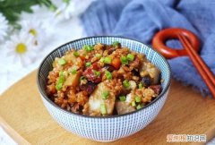 芋头腊肠焖饭要糯米还是大米好吃