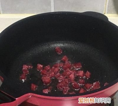 芋头腊肠焖饭要糯米还是大米好吃