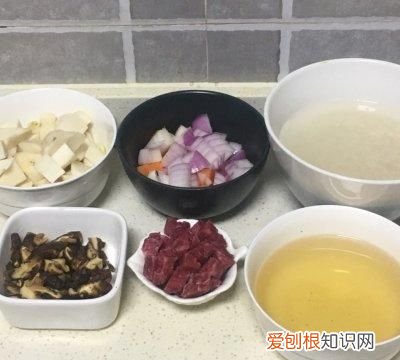 芋头腊肠焖饭要糯米还是大米好吃