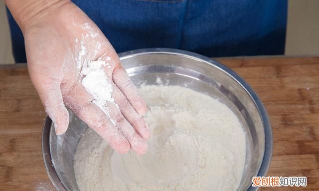 膨松剂是用小苏打还是酵母粉