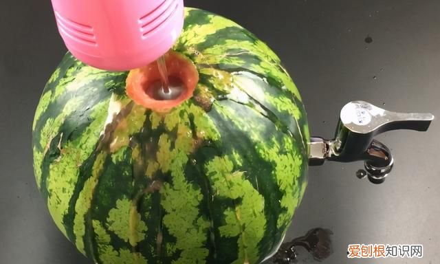 不用榨汁机榨西瓜汁最简单的方法 不用榨汁机就能榨出来西瓜汁