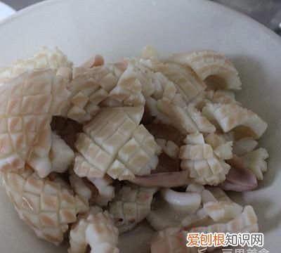 韭菜炒鱿鱼圈做法步骤 海鲜蘸料韭菜炒鱿鱼