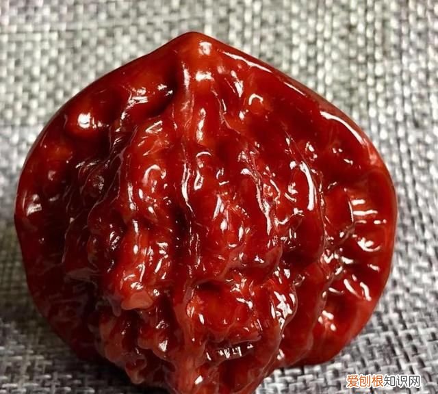 文玩核桃用什么东西才能快速包浆