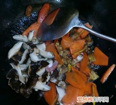 香菇胡萝卜炒肉片的家常做法