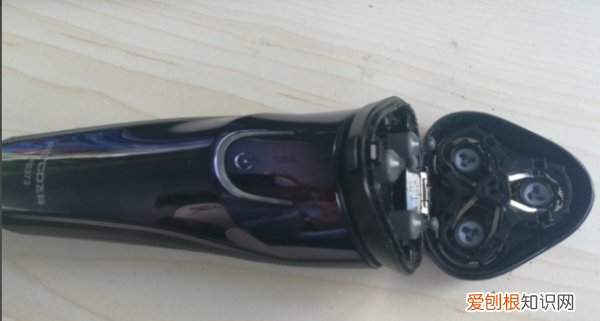 飞科电动理发器怎么拆刀头部