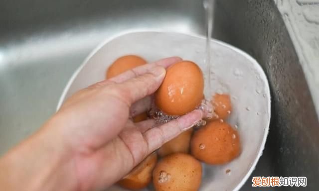 鸡蛋买回家直接放冰箱储存就废了