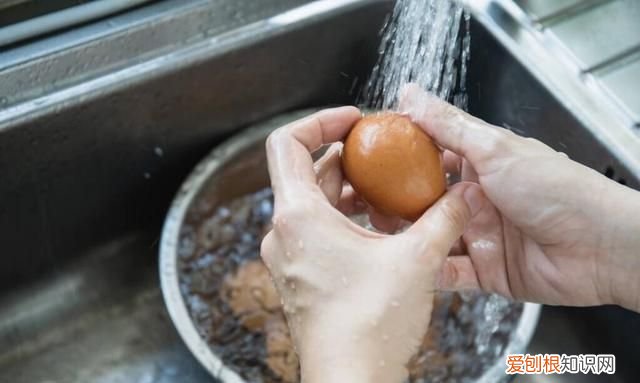 鸡蛋买回家直接放冰箱储存就废了