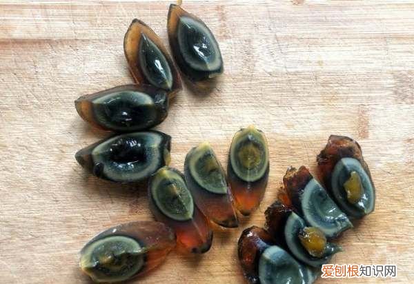 怎么去松花蛋怪味，皮蛋怎么去除石灰味道