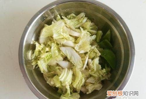 白菜炒土豆片的做法，白菜土豆怎么做好吃又简单窍门