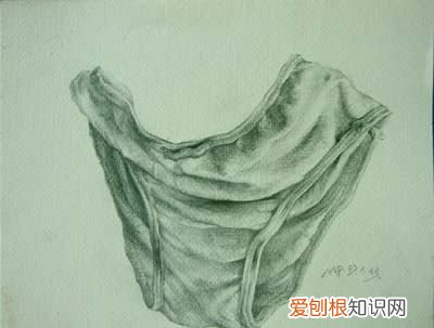 内衣简笔画怎么画，动漫女孩上半身怎么画好看