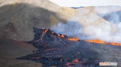 冰岛火山在哪个国家，冰岛火山爆发是6000年还是800年