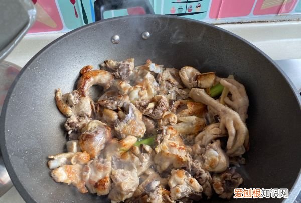 红烧鸡的做法家常，红烧公鸡的家常做法