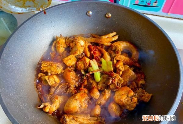 红烧鸡的做法家常，红烧公鸡的家常做法