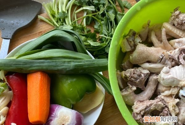 红烧鸡的做法家常，红烧公鸡的家常做法