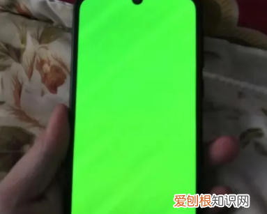 苹果手机绿屏怎么办，苹果手机绿屏是怎么回事无法关机