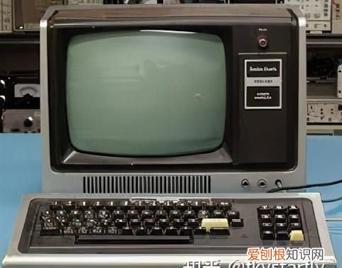 现代计算机发展史中微机出现在什么年代