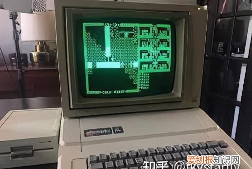 现代计算机发展史中微机出现在什么年代