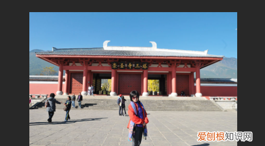 如何将照片多余人物ps掉，如何才能用ps把多余的人p掉