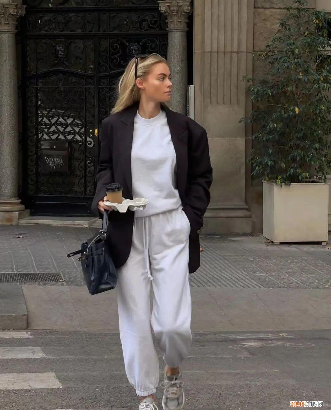 运动裤配什么鞋子好看女