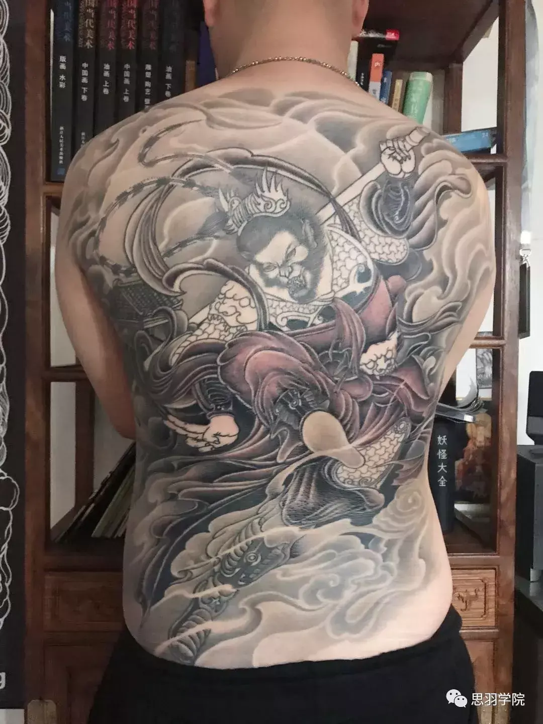 后背纹身图案女