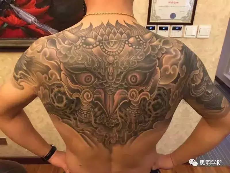 后背纹身图案女