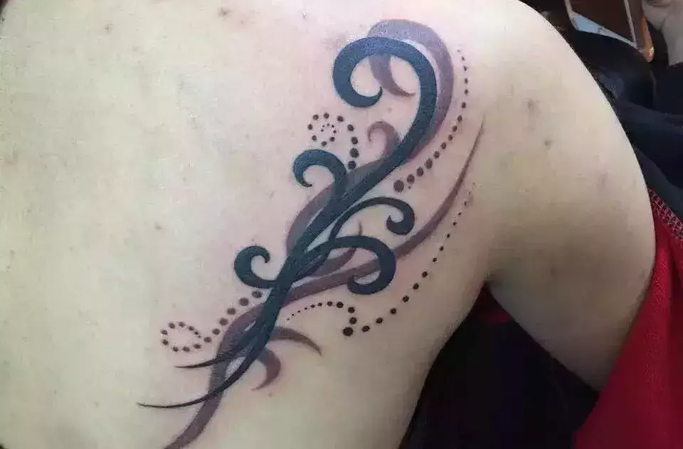 后背纹身图案女