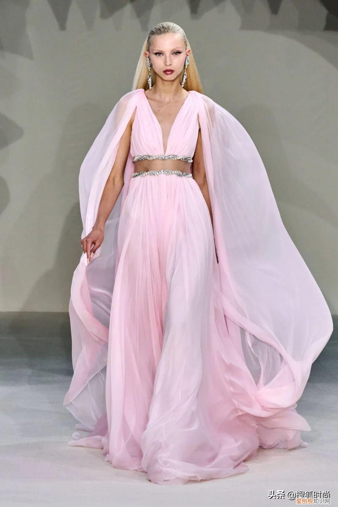 礼服设计图手稿