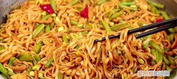 蒸面条怎么蒸出来松散，蒸面条的时候用放油吗