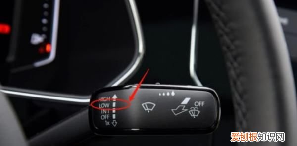 高尔夫雨刷怎么操作使用，大众高尔夫感应雨刷使用方法