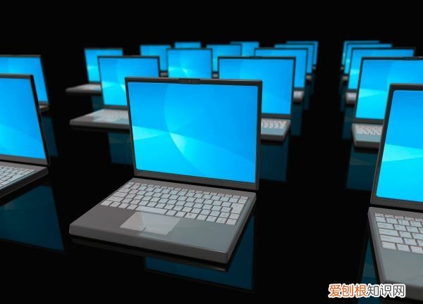 电脑屏幕变小两边出现黑屏怎么办