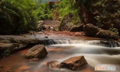 流泉淙淙是什么意思，喜欢听流水潺潺过山谷是什么歌