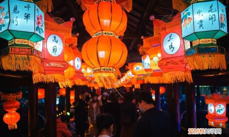 赏灯的民俗怎么来，赏花灯猜灯谜是哪个节的习俗