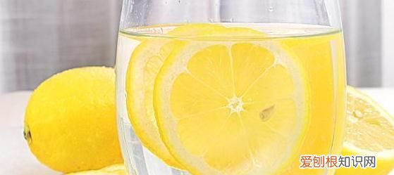 晚上能喝柠檬水吗，来月经能喝柠檬水