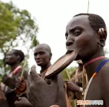 唇盘族割嘴唇全过程