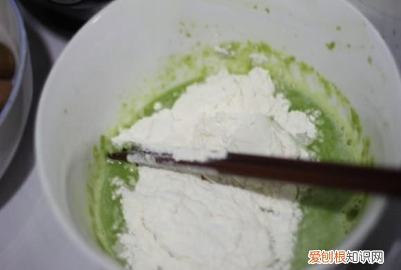 豌豆米粉饼怎么做，豌豆饼的做法和配方