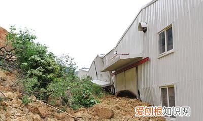 房子后面泥土滑坡怎么处理，房子屋后山体滑坡申请书怎么写