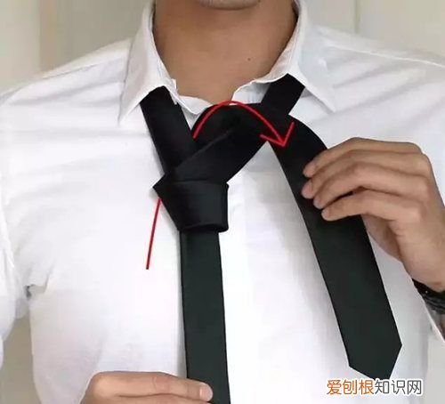 现在还需要领带夹，现在还有人打领带吗