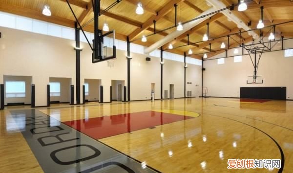 建筑一篮球场需要多少资金，建个篮球场大概需要多少费用呢