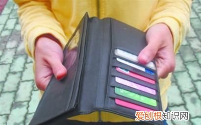 捡到警察证该怎么办,我捡到一张身份证我要怎么处理