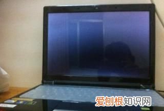 电脑屏幕变小两边出现黑屏怎么办 电脑屏幕变小两边出现黑屏是什么原因