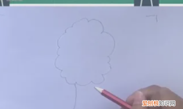 大树怎么画素描简单，怎么画一颗大树的铅笔画