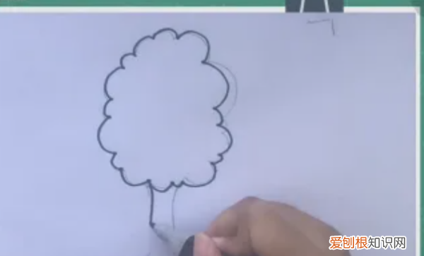 大树怎么画素描简单，怎么画一颗大树的铅笔画