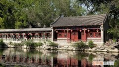 和申住在恭王府的哪里，和珅的恭王府在哪里建的