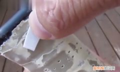 怎么缠网球拍的吸汗带，网球拍吸汗带缠法图解